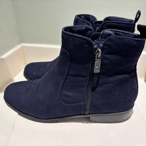 Daisy Fuentes navy suede boots